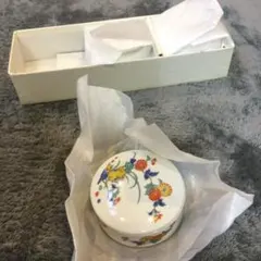 有田焼き　花と鳥の絵柄 陶器の皿 オリジナルボックス付き