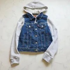 Levi's　フード付き　レイヤード風デニムジャケット　スウェットスリーブ　Ｓのサムネイル