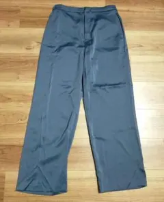 ユニクロ　サテンリラックスストレートパンツ　L