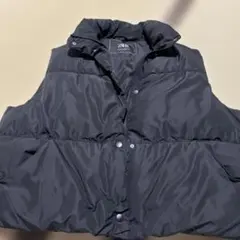 ZARA ダウンベスト ブラックのサムネイル