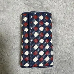 編み込みデザイン キーケース ネイビー レッド