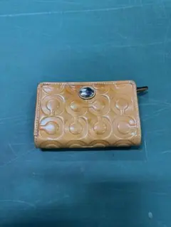 【値下げ】COACH エンボス加工 二つ折り財布 オレンジ