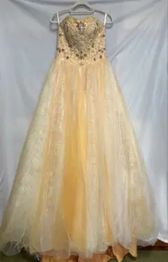 極美品　パステルオレンジ　ビーズ刺繍プリンセスライン　カラードレス レアカラー