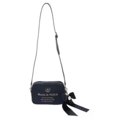 Maison de FLEUR リボンチャーム付きショルダーバッグ（ネイビー）