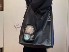 痛バッグ　シンプル　ブラック　推し活　ぬいぐるみ