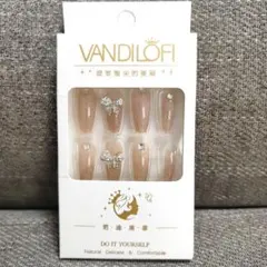 リボンとラインストーンの輝き、ヌーディーカラーのネイルチップセット ネイル