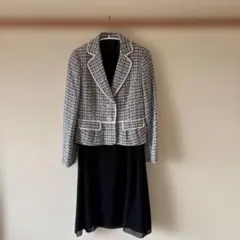 11号ツイードジャケットとブラックワンピースのセット