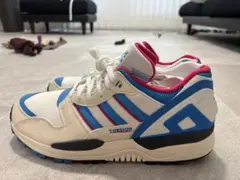 adidas スニーカー