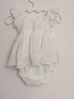 新品　タグ付き　baby GAP　刺繍入りホワイトワンピース　ホワイト