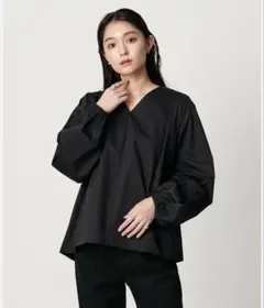 ブラック Vネック バルーンスリーブ シャツ