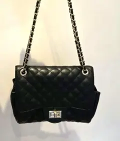 ブラックキルティングレザーショルダーバッグ