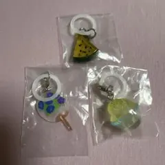 涼を感じるめじるしアクセサリー　カプセルトイ水うちわ　かき氷レモン　スイカ　新品