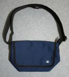 Champion ショルダーバッグ ネイビー　チャンピオン
