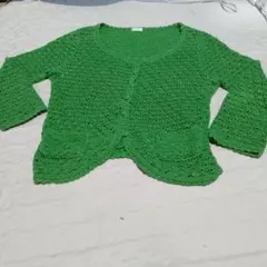 メルローズのグリーン レース編み カーディガン