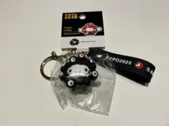 シナモロール　黒ミャクミャク　キーホルダー