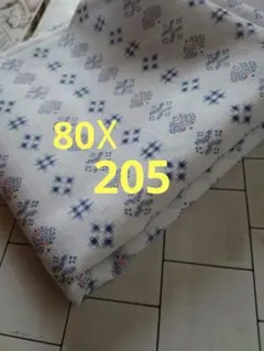 ソレイアード　青系幾何学模様　 生地の素材は不明