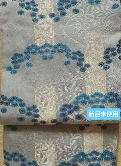 新品未使用 袋帯 西陣織 唐織 正絹 アールヌーボー調 小花 献上風文様 グレー