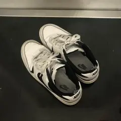 NIKE ホワイト/ブラック スニーカー 25.5