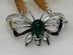 蝶の形シルバーブローチ /グリーン天然石付き