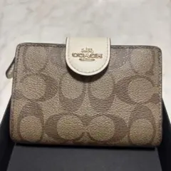 COACH 二つ折り財布 シグネチャー ベージュ