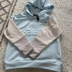 adidas フード付きパーカー 水色 ベージュ