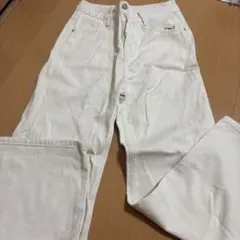 ホワイト ストレートデニムパンツ