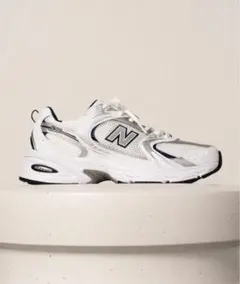 New Balance 530 ホワイト シルバー スニーカーのサムネイル