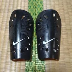 Nike シンガード ブラック ホワイト