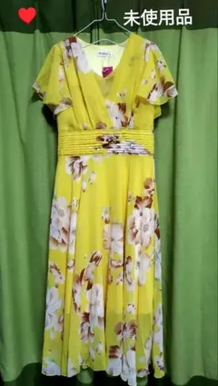 未使用品 綺麗なイエローカラー花柄ロングドレス