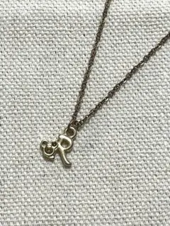 Rイニシャル＆ミッキーモチーフ　ネックレス　ゴールドカラー　可愛いデザイン