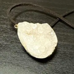 水晶クォーツのペンダント