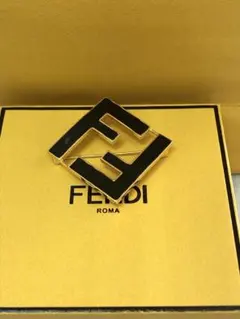 FENDI❣️ブローチ❣️ 去年購入したFENDIのブローチ♡ 最近お気に入りでmake_aiの