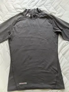 Under Armour グレー ハイネック アンダーシャツ