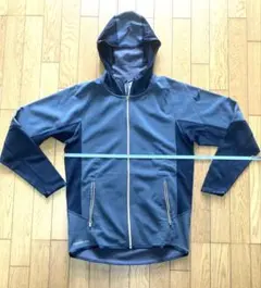 NIKEジップアップフーディジャケット,保温性.フィット性抜群,若干使用感あり。