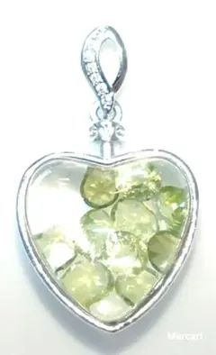 天然石　ペリドットのペンダントトップ