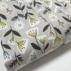 生地　ハギレ　ボタニカル柄　北欧調柄　グレー