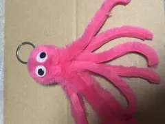 ピンクのタコ型キーホルダー
