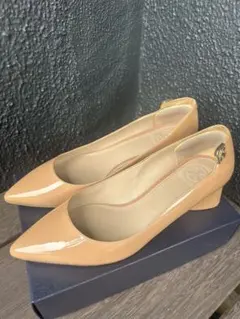 ★Tory Burch★パテントレザー パンプス ピンクベージュ　5Cのサムネイル