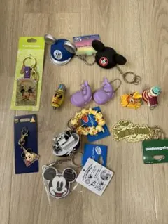 【まとめ売り】ディズニーキーホルダーチャームグッズセット　まとめ売りのサムネイル