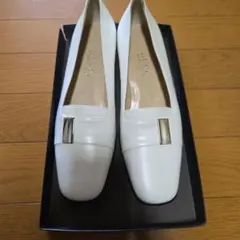 GUCCI パンプス ホワイトのサムネイル