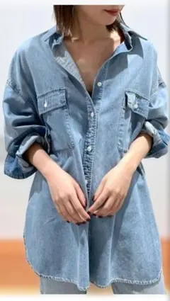 ライトブルー シャツ