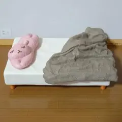 リーメント　ベッド　毛布　抱き枕　ミニチュア　フィギュア　うさぎ　ぬいぐるみのサムネイル
