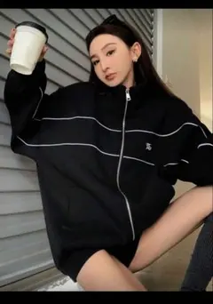 オーバーサイズ黒トレーナー