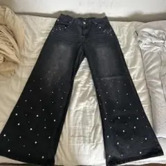 HAREのスタッズデニムパンツ