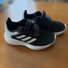 adidas スニーカー ブラック/ホワイト　18センチ