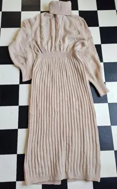 ベージュ リブ編み タートルネック ロングワンピース