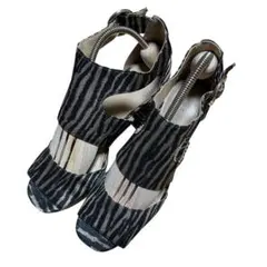 ❤️H&M ゼブラ柄 ストラップ付 厚底ヒールサンダル サイズ38 24.0㌢❤️