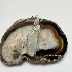 【一点もの】研磨原石 超希少！エメラルドグリーンファントム ペンダントトップ