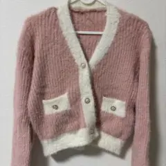 ピンクとホワイトのカーディガン