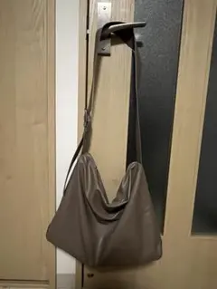 軽量ブラウンショルダーバッグ A4収納可能